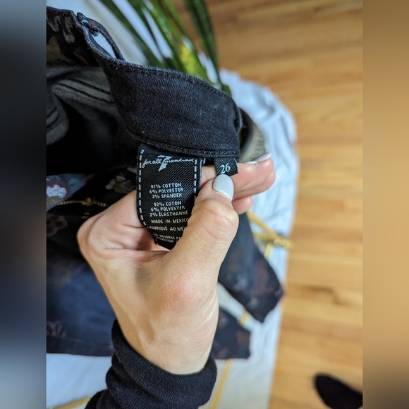 7 For All Mankind Black Floral Print High Rise Jeans Size 26 - Picture 2 of 6